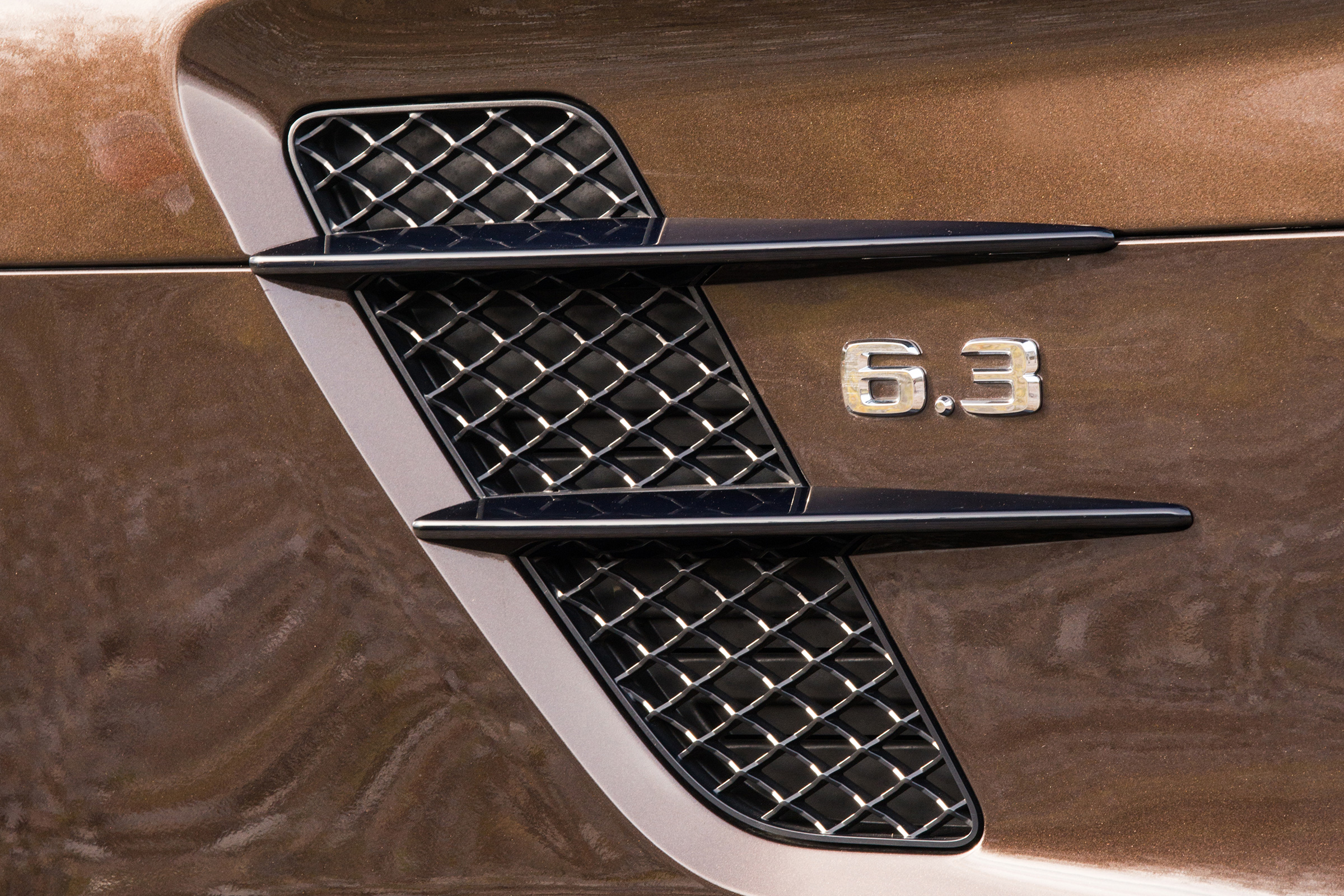 Mercedes-Benz SLS AMG – side strakes/outlet