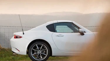 GT86 v MX-5 RF - static