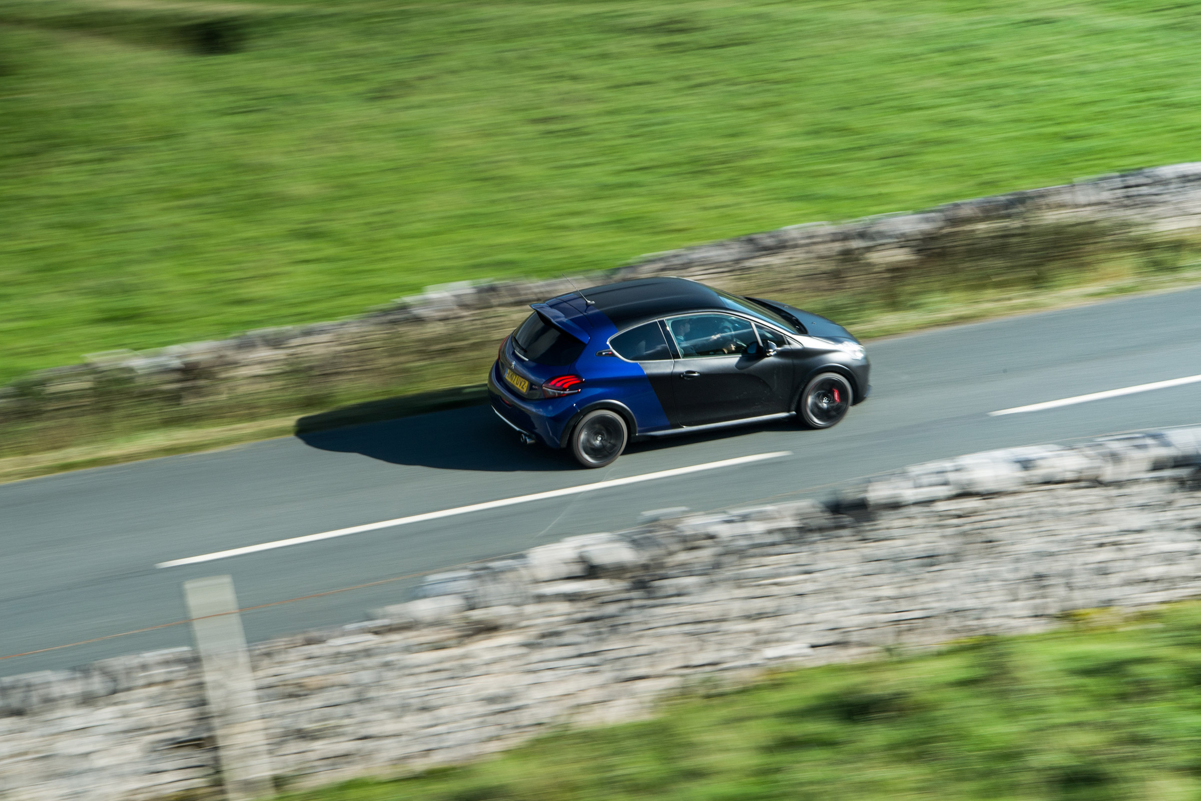 eCoty Peugeot 208 GTI by PS - side
