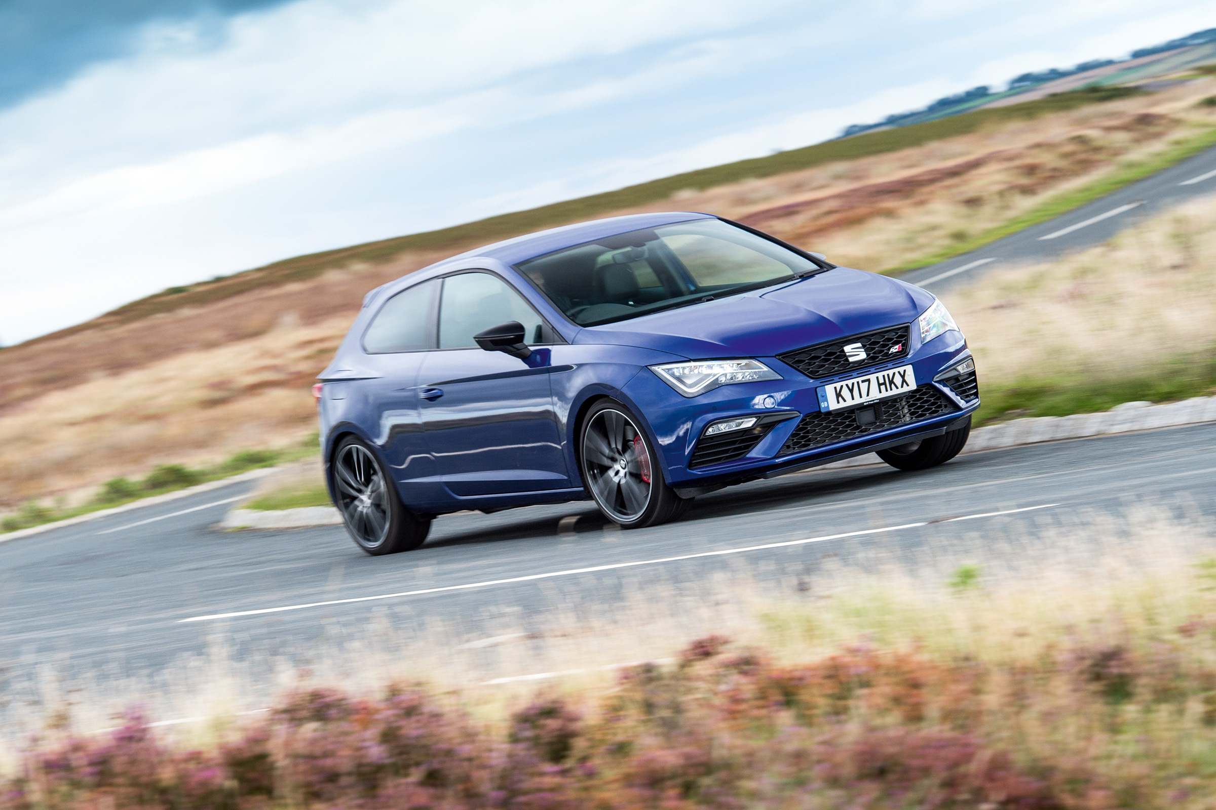SEAT Leon Cupra 300 - cornering 