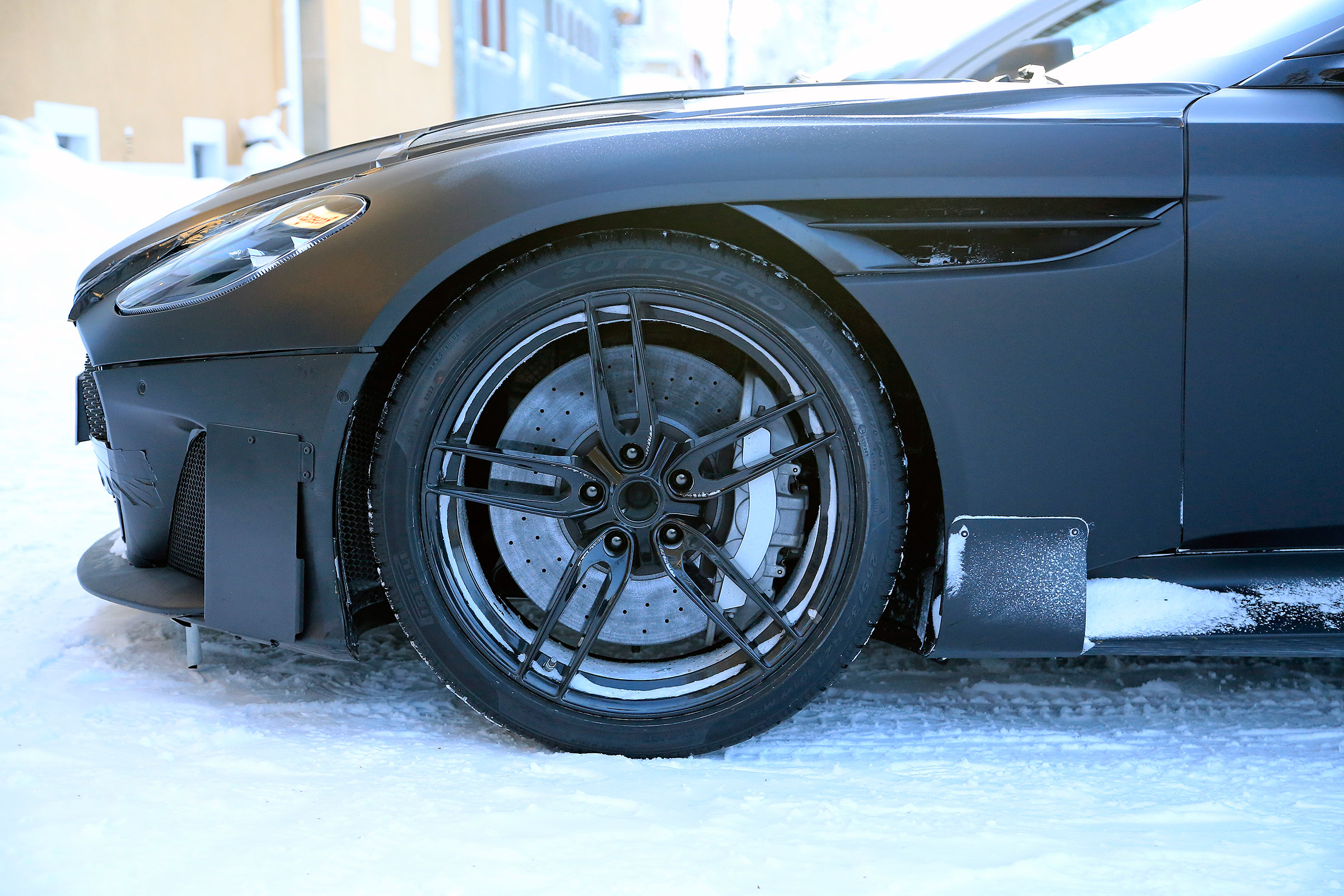 Aston Vanquish winter spy - wheel
