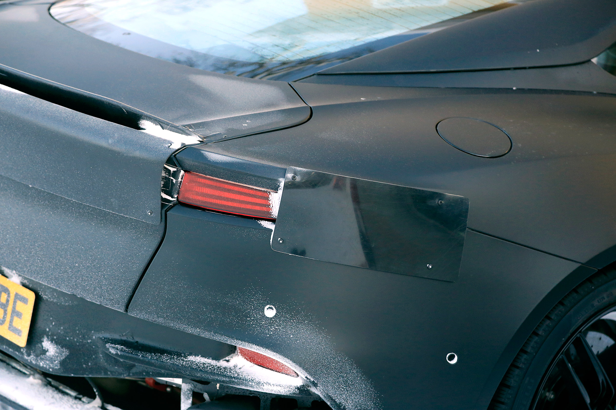 Aston Vanquish winter spy - tail
