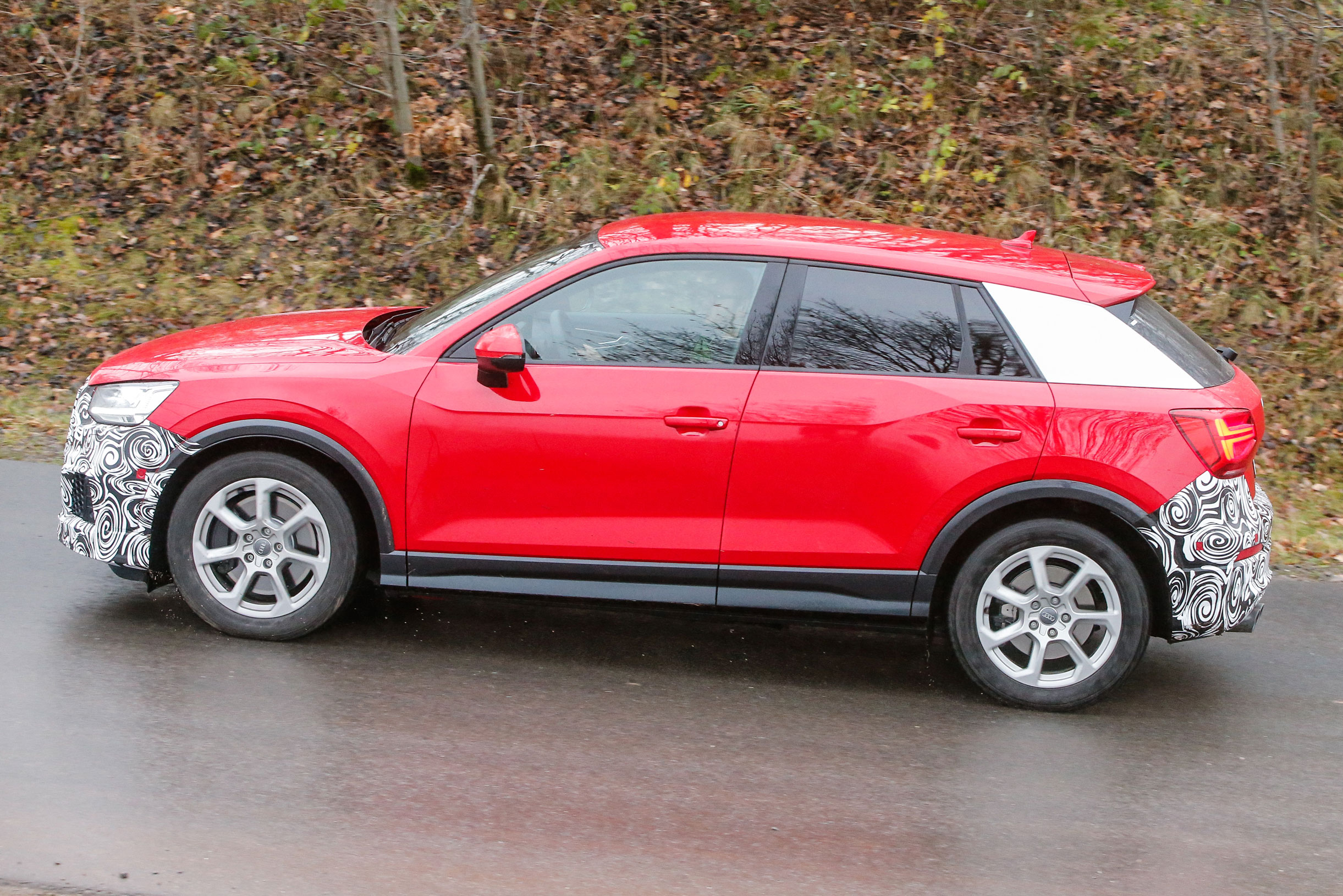Audi SQ2 - Side