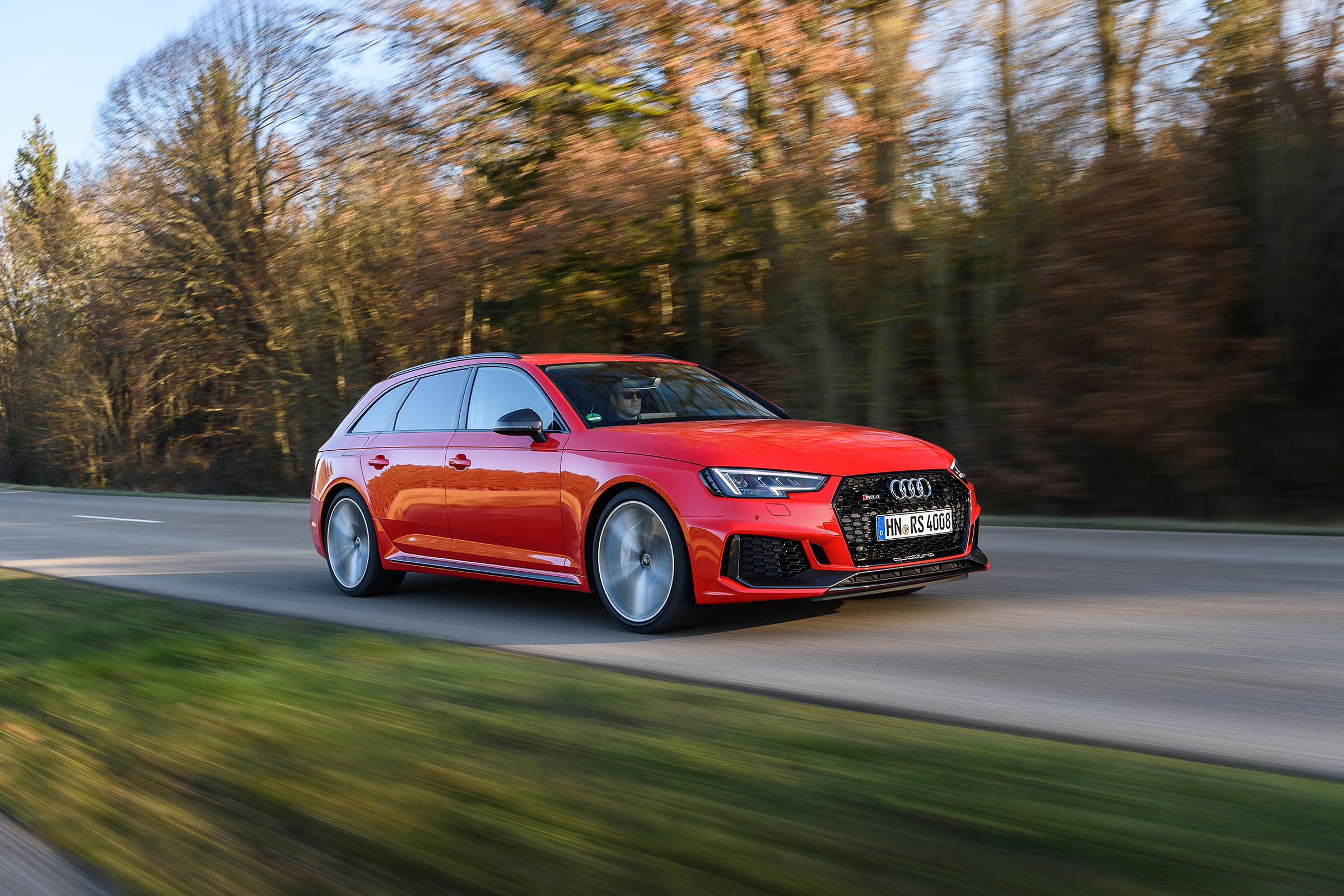 Audi RS4 – front quarter 