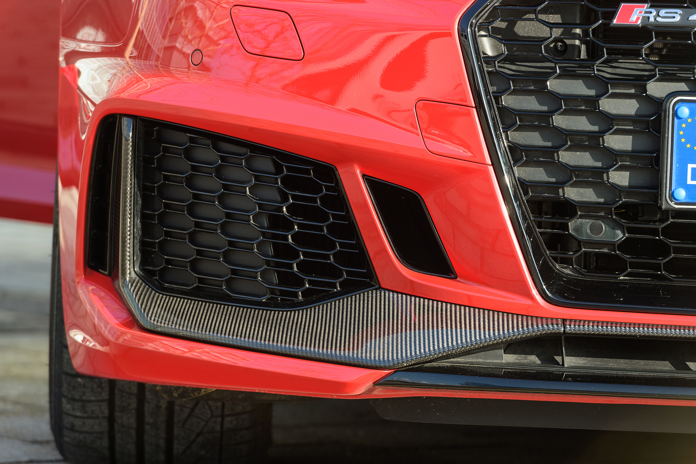 Audi RS4 – front air intake 