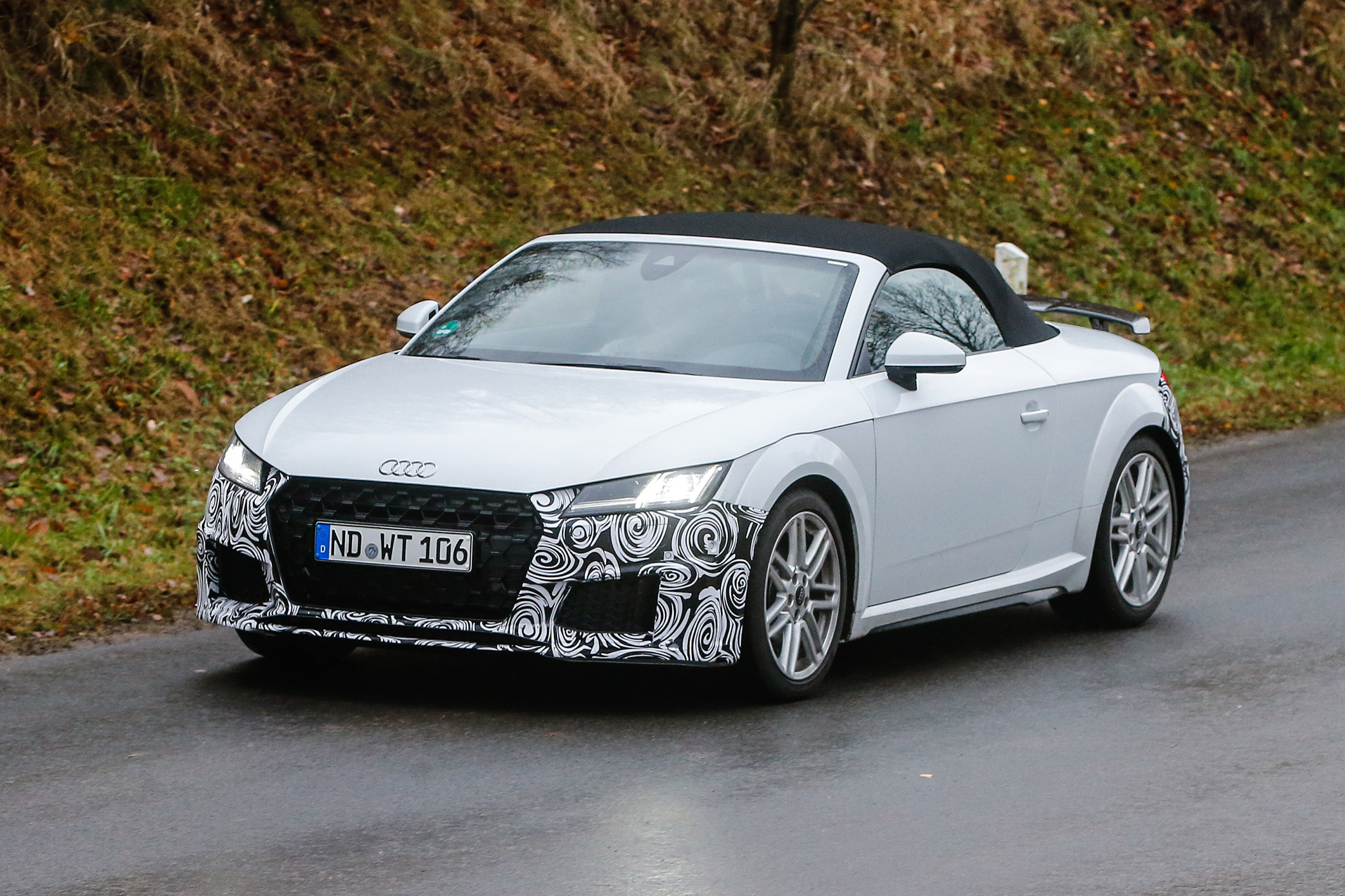Audi TT spy - roadster front quarter