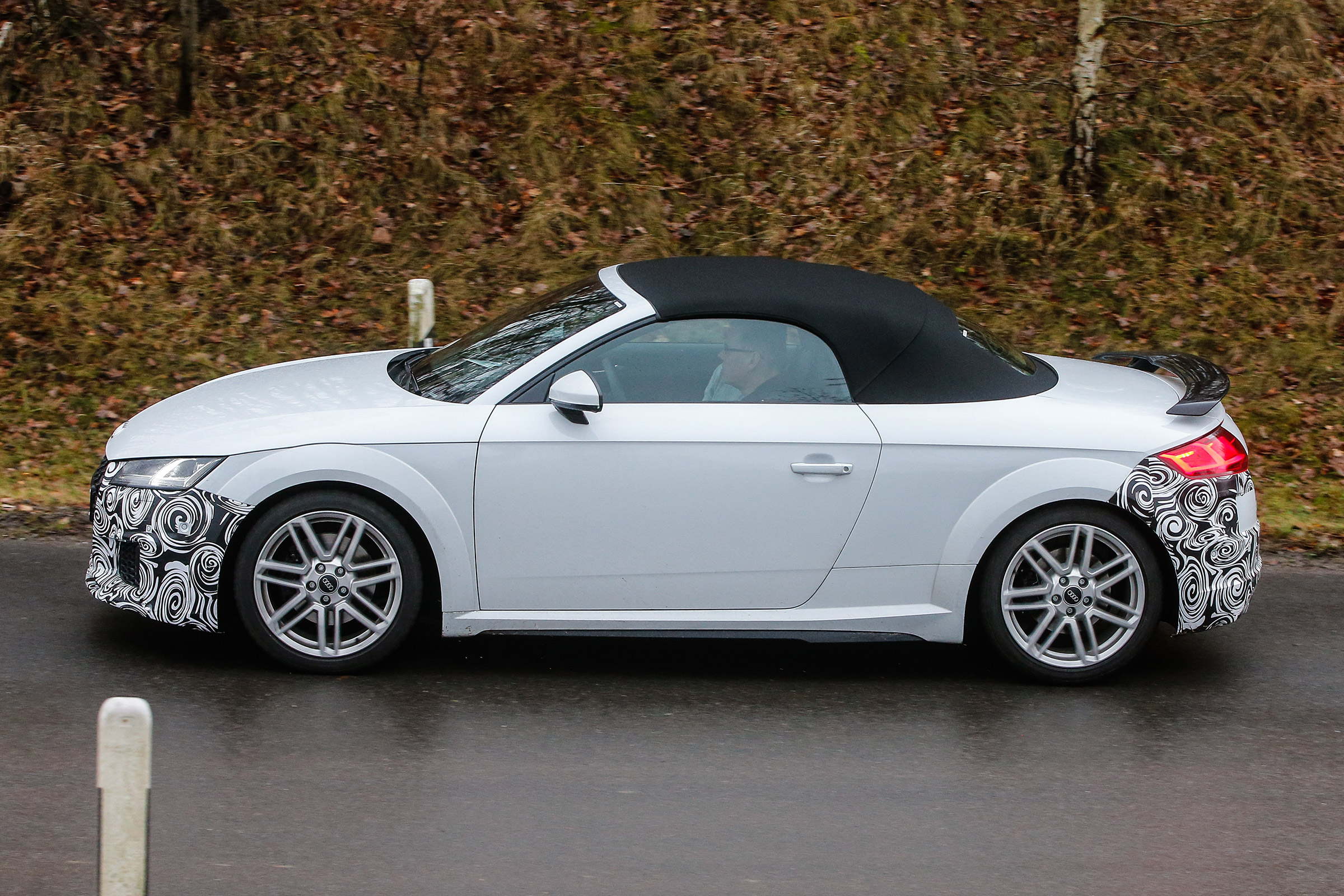 Audi TT spy - roadster profile