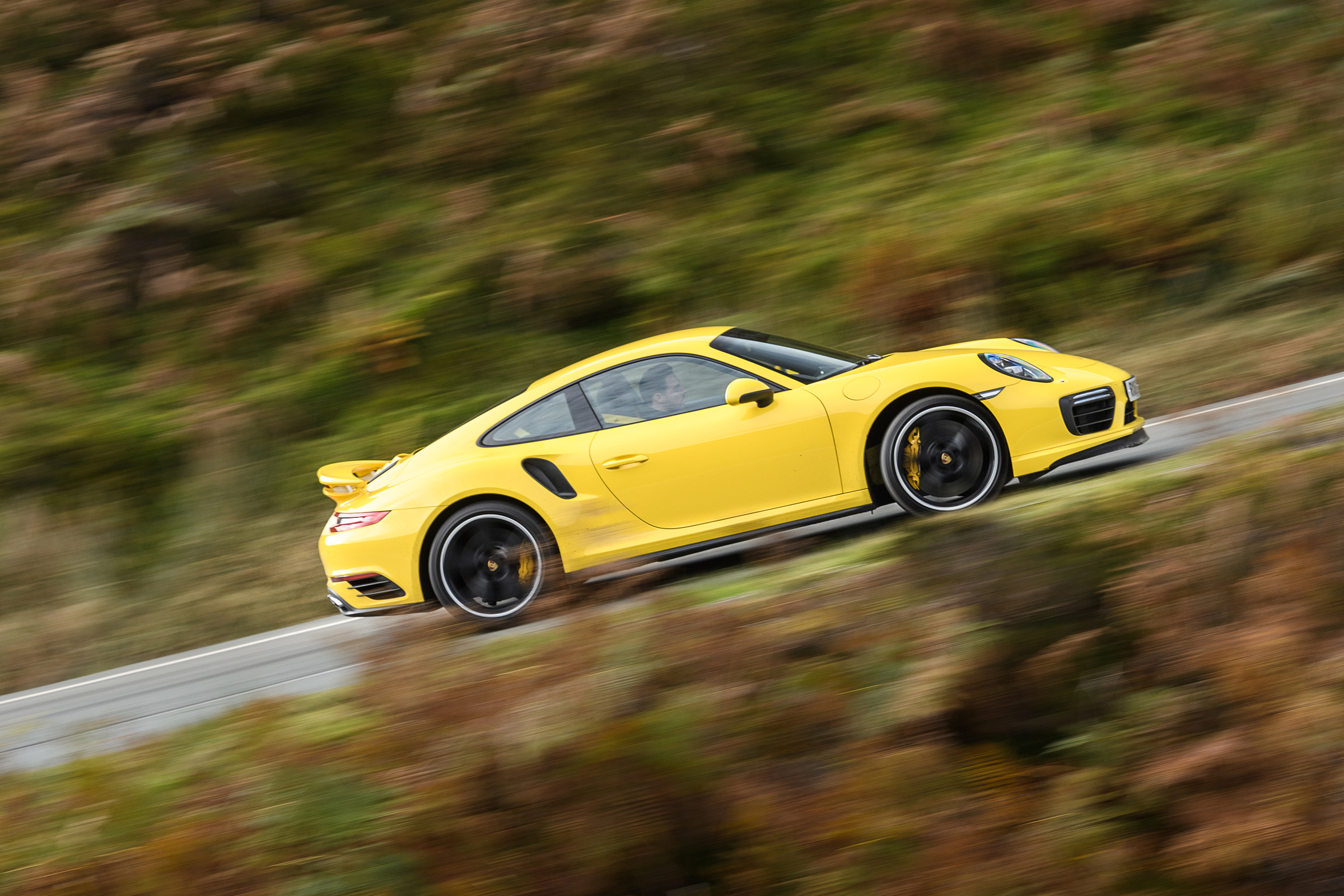 Porsche 911 Turbo – side