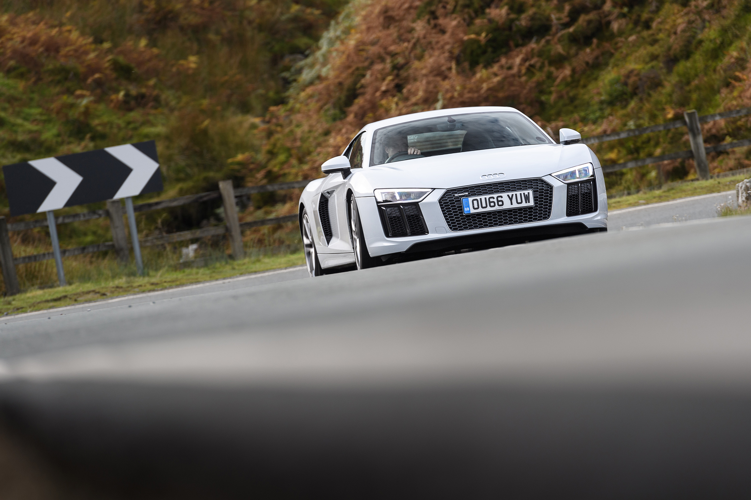 Audi R8 – front