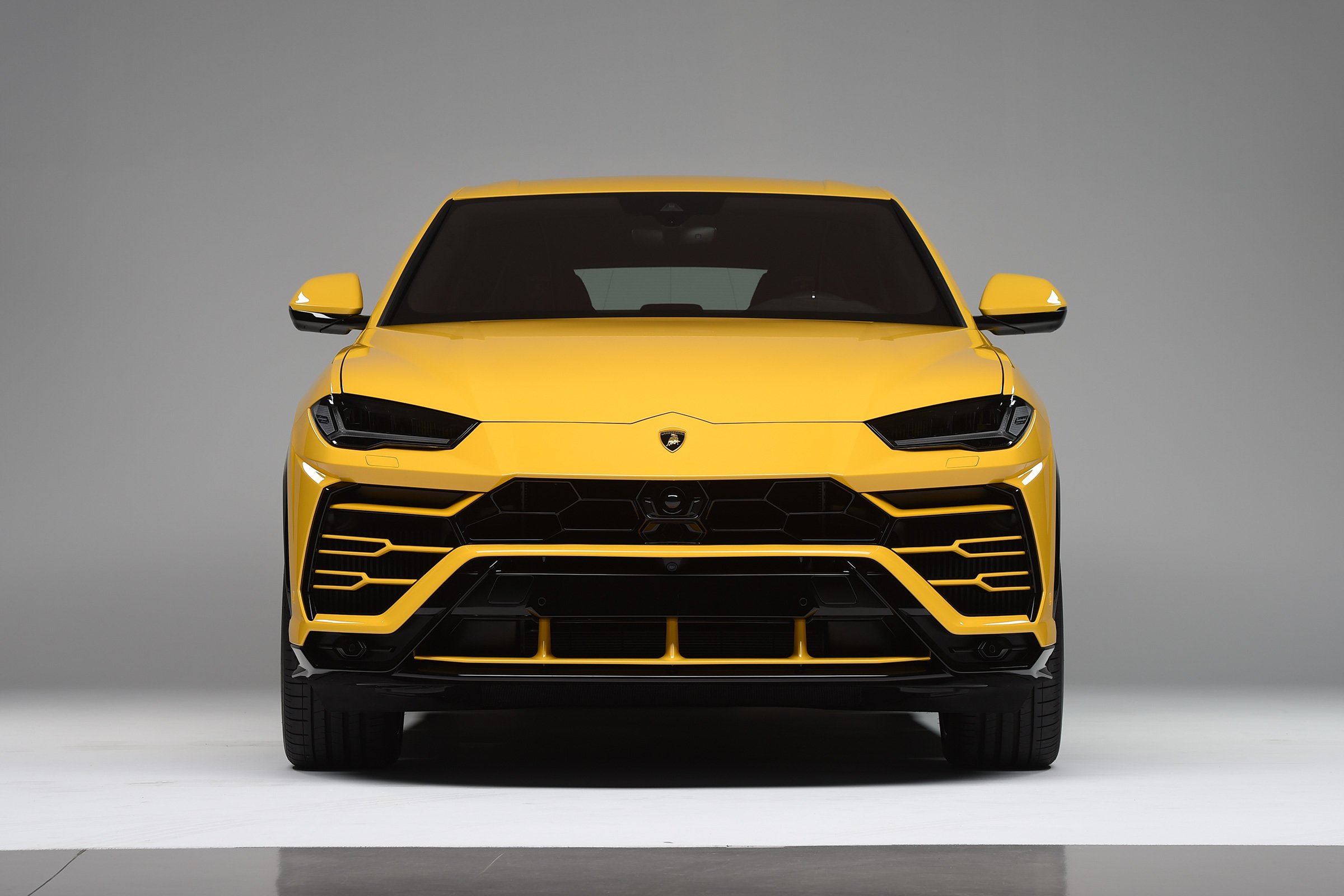 Lamborghini Urus – front