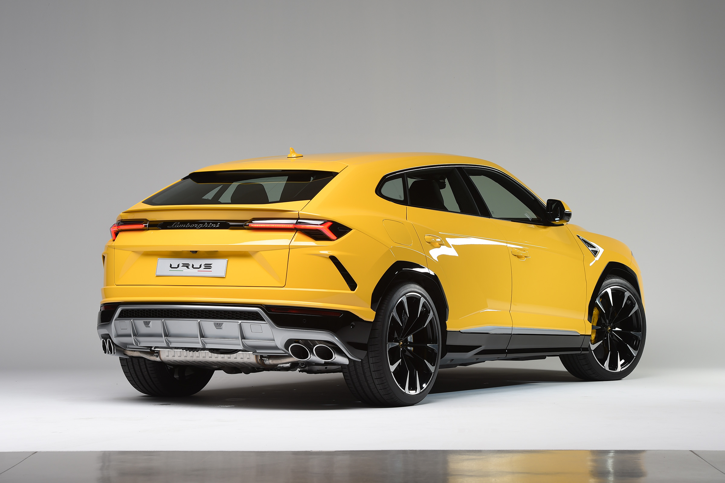 Lamborghini Urus – rear quarter