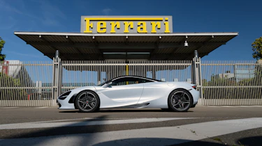 McLaren 720S – side (Ferrari)
