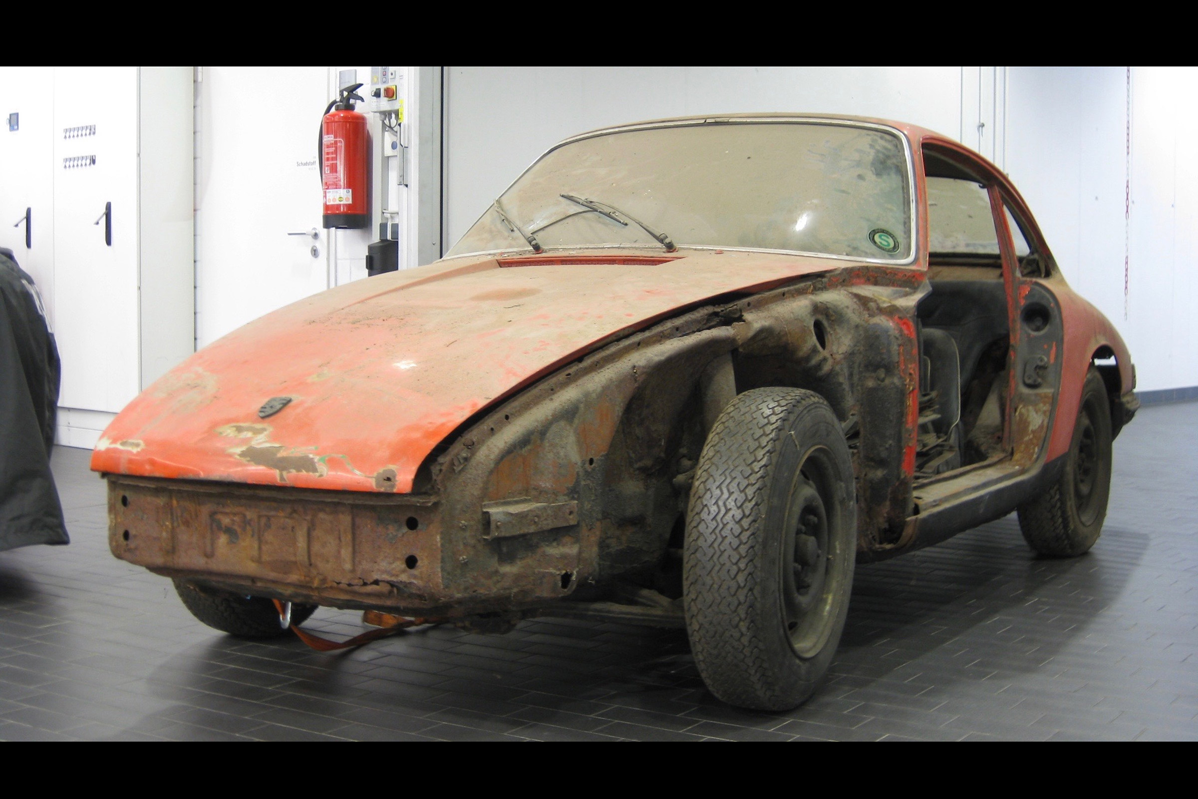 Porsche 911 barn - before
