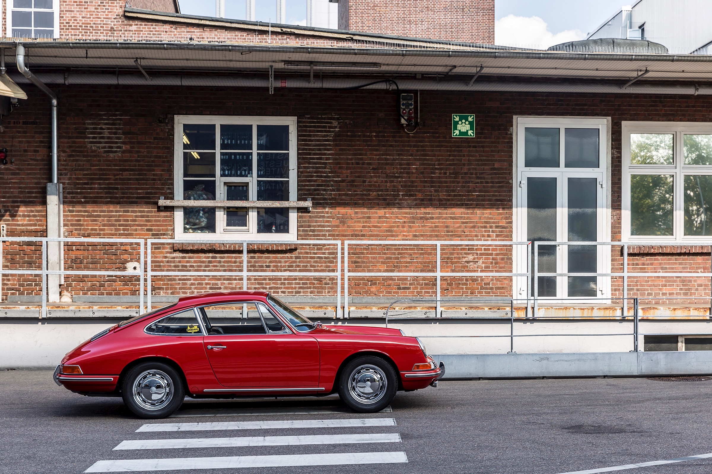 Porsche 911 barn - profile