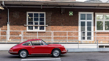 Porsche 911 barn - profile