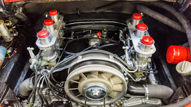 Porsche 911 barn - engine