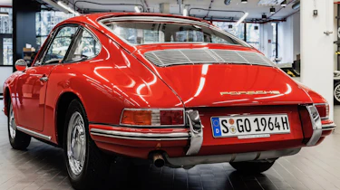 Porsche 911 barn - rear quarter