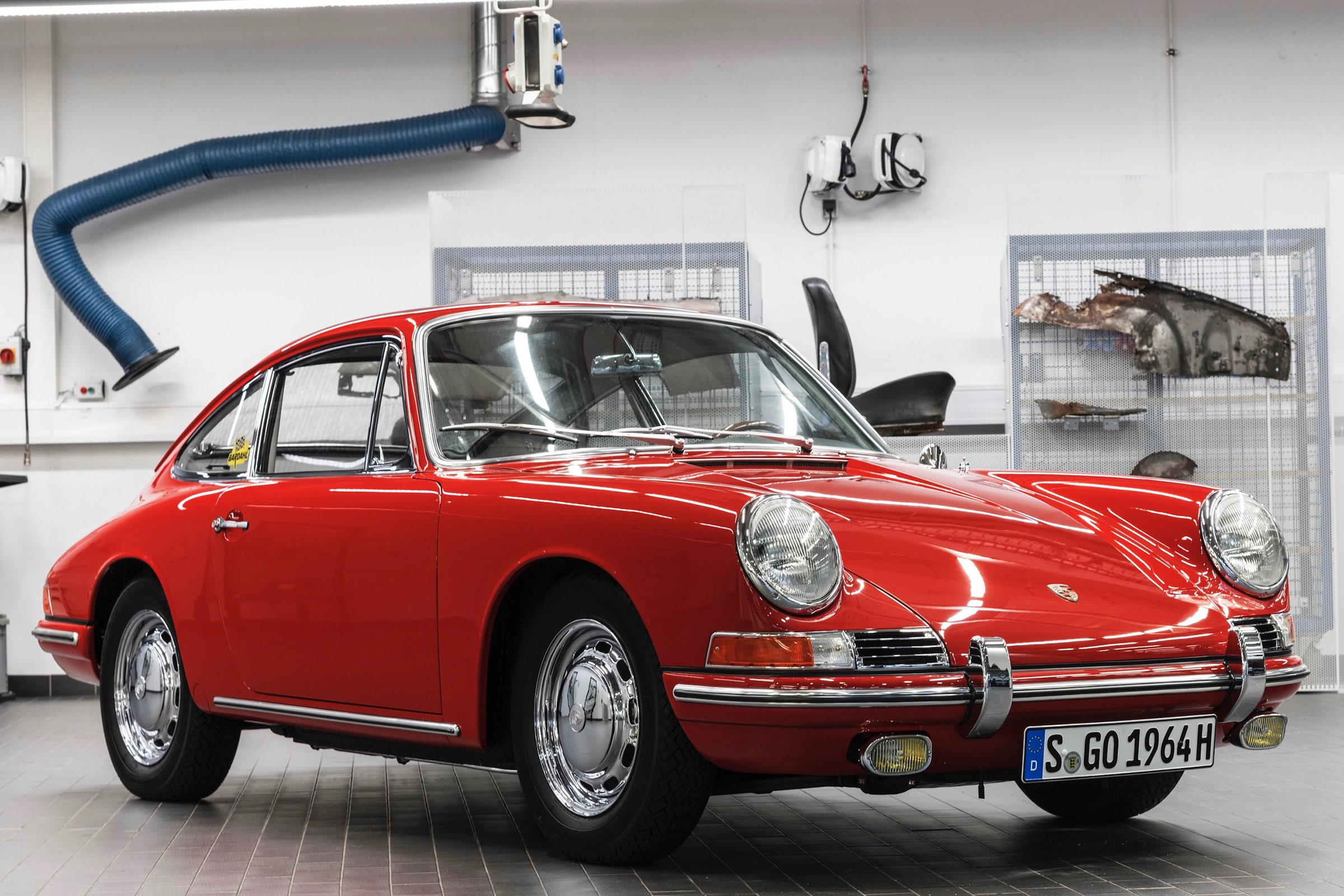 Porsche 911 barn - front quarter