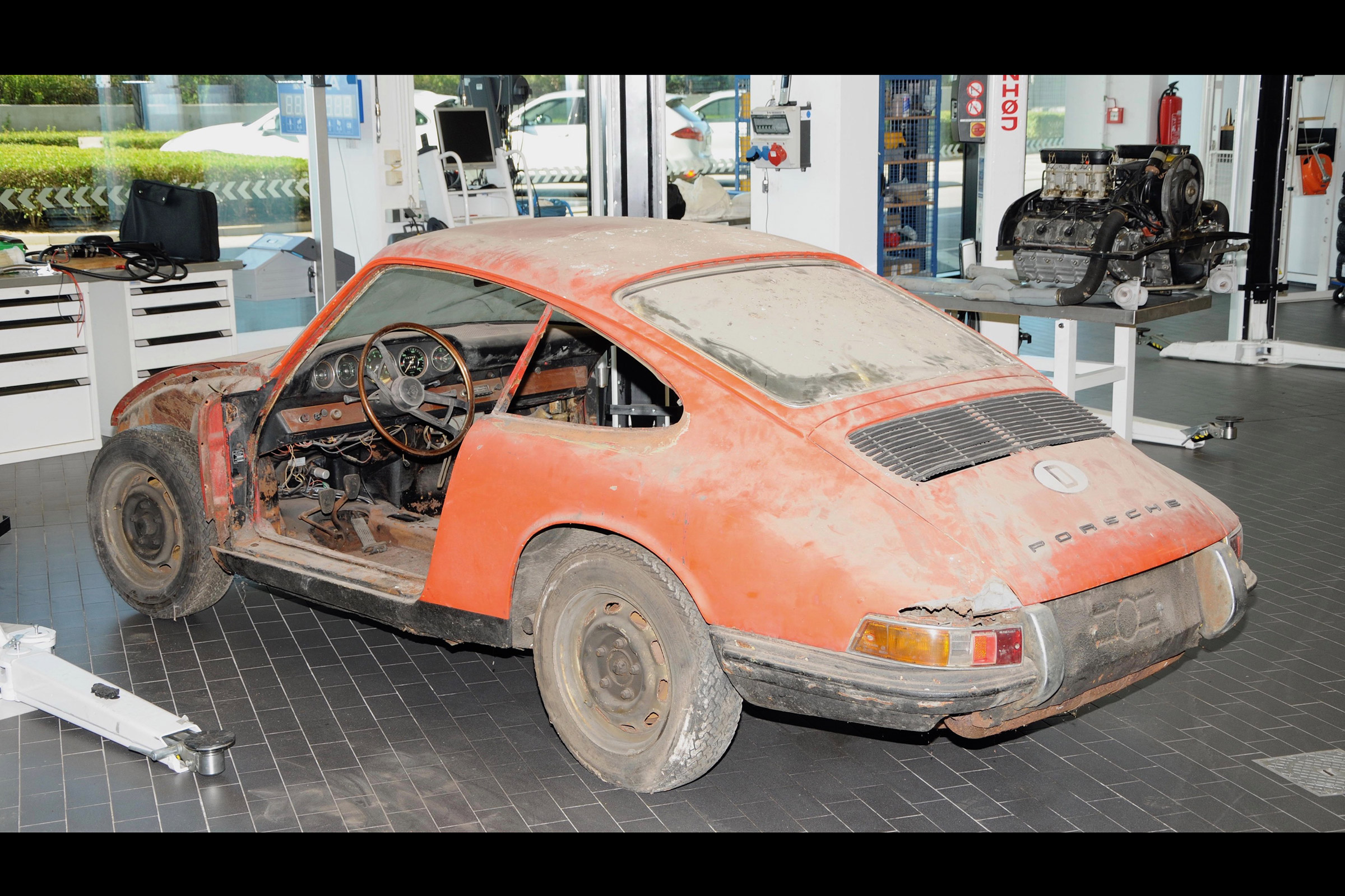 Porsche 911 barn - before