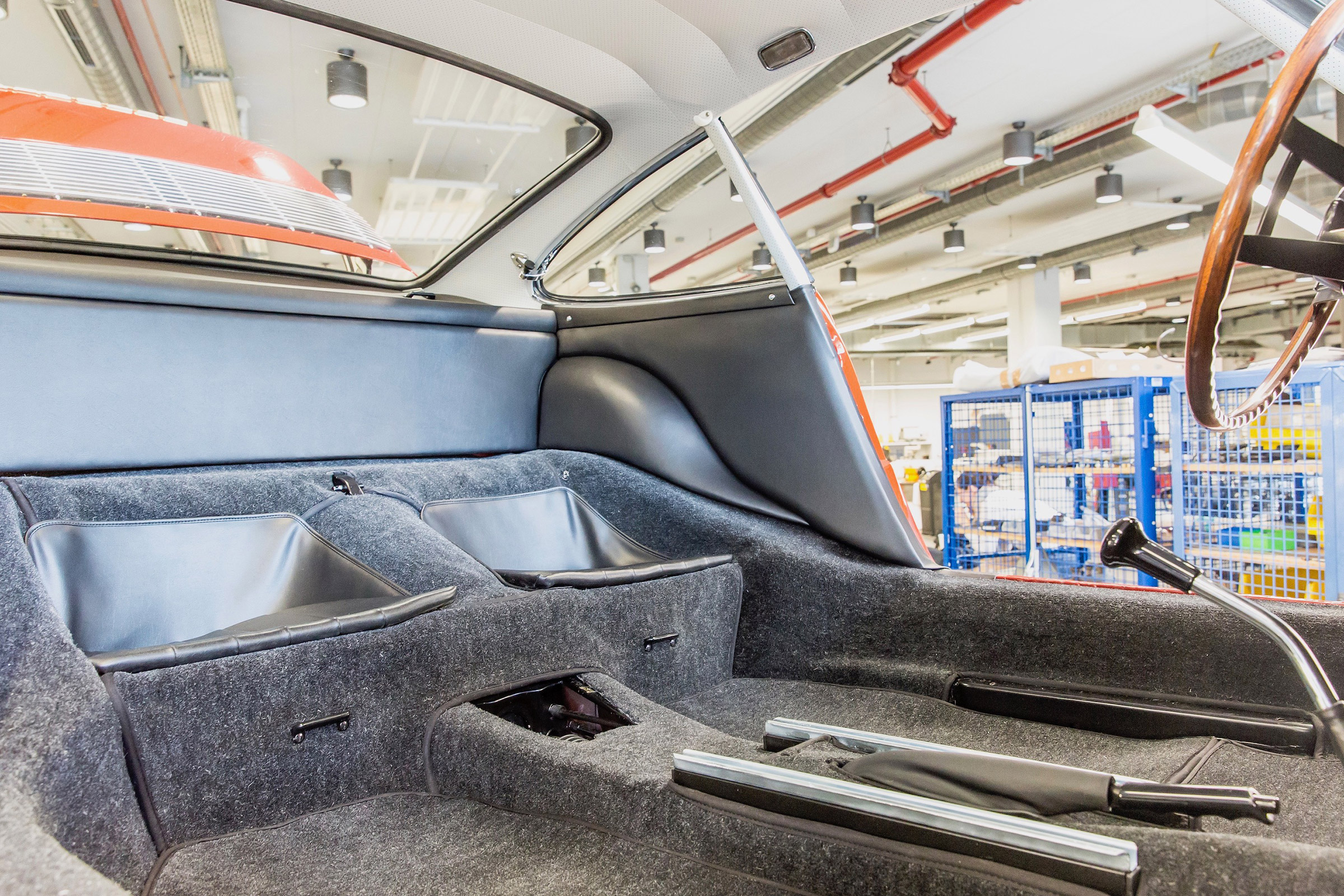 Porsche 911 barn - interior