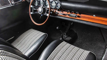 Porsche 911 barn - interior