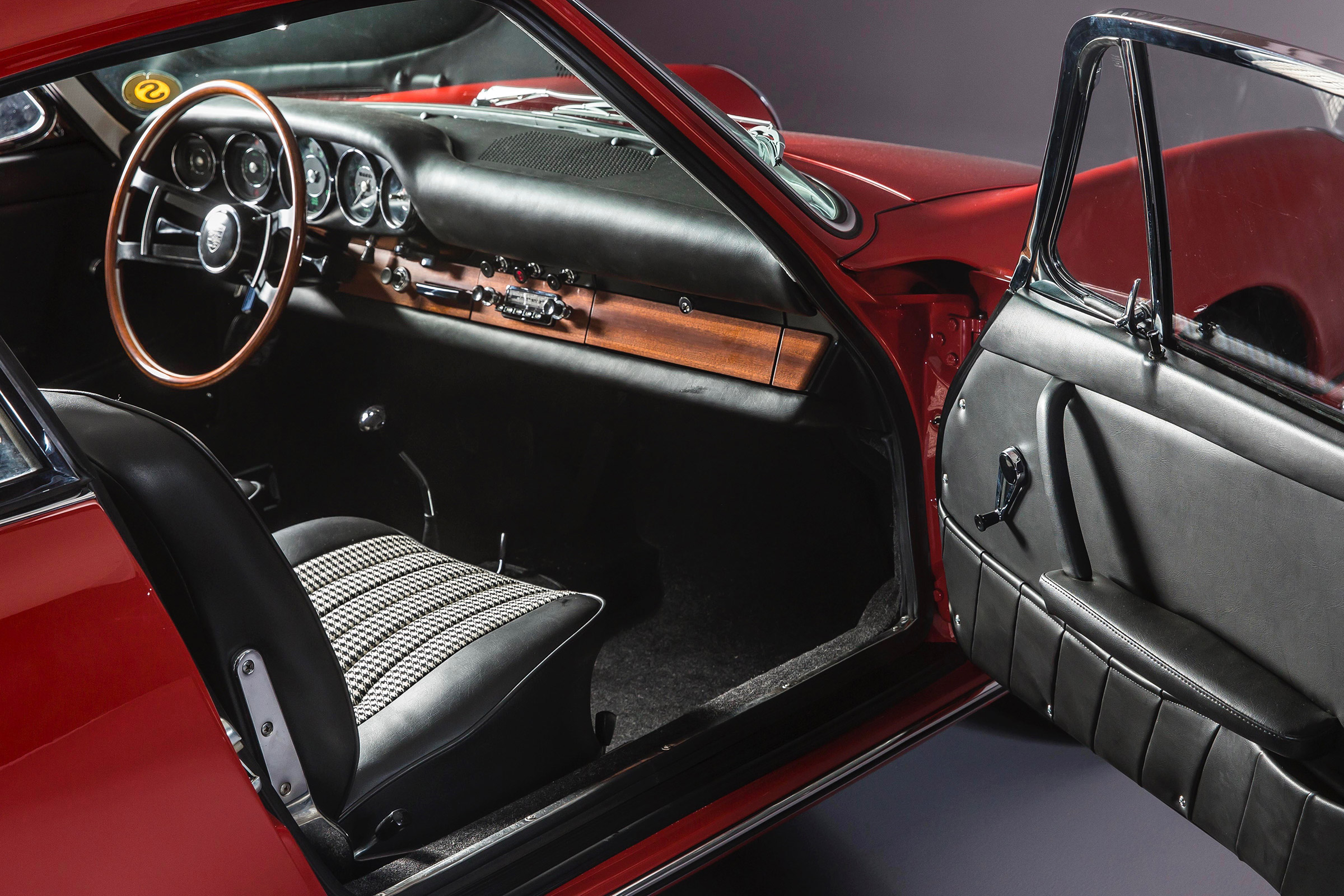 Porsche 911 barn - dash