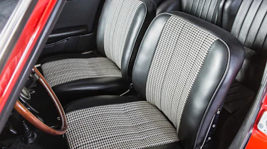 Porsche 911 barn - seats