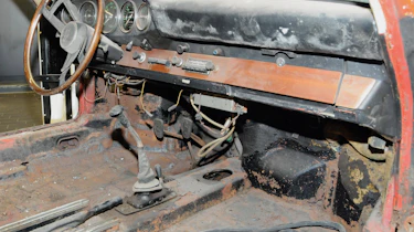 Porsche 911 barn - interior before