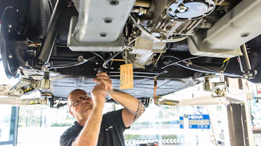 Porsche 911 barn - mechanic