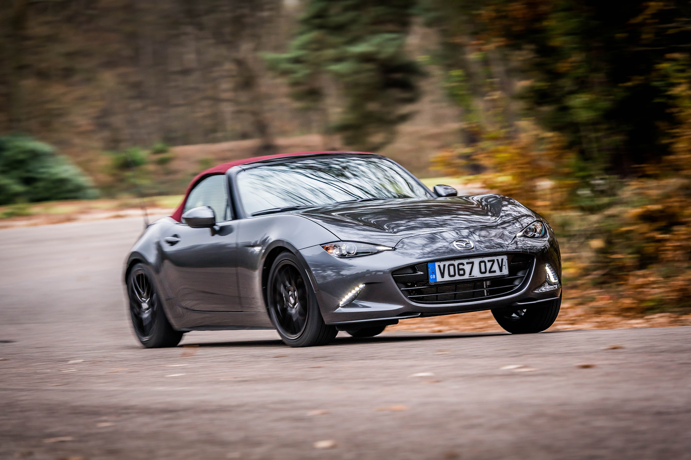 Mazda MX-5 Z-Sport – tracking - front quarter