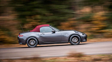 Mazda MX-5 Z-Sport – tracking - side