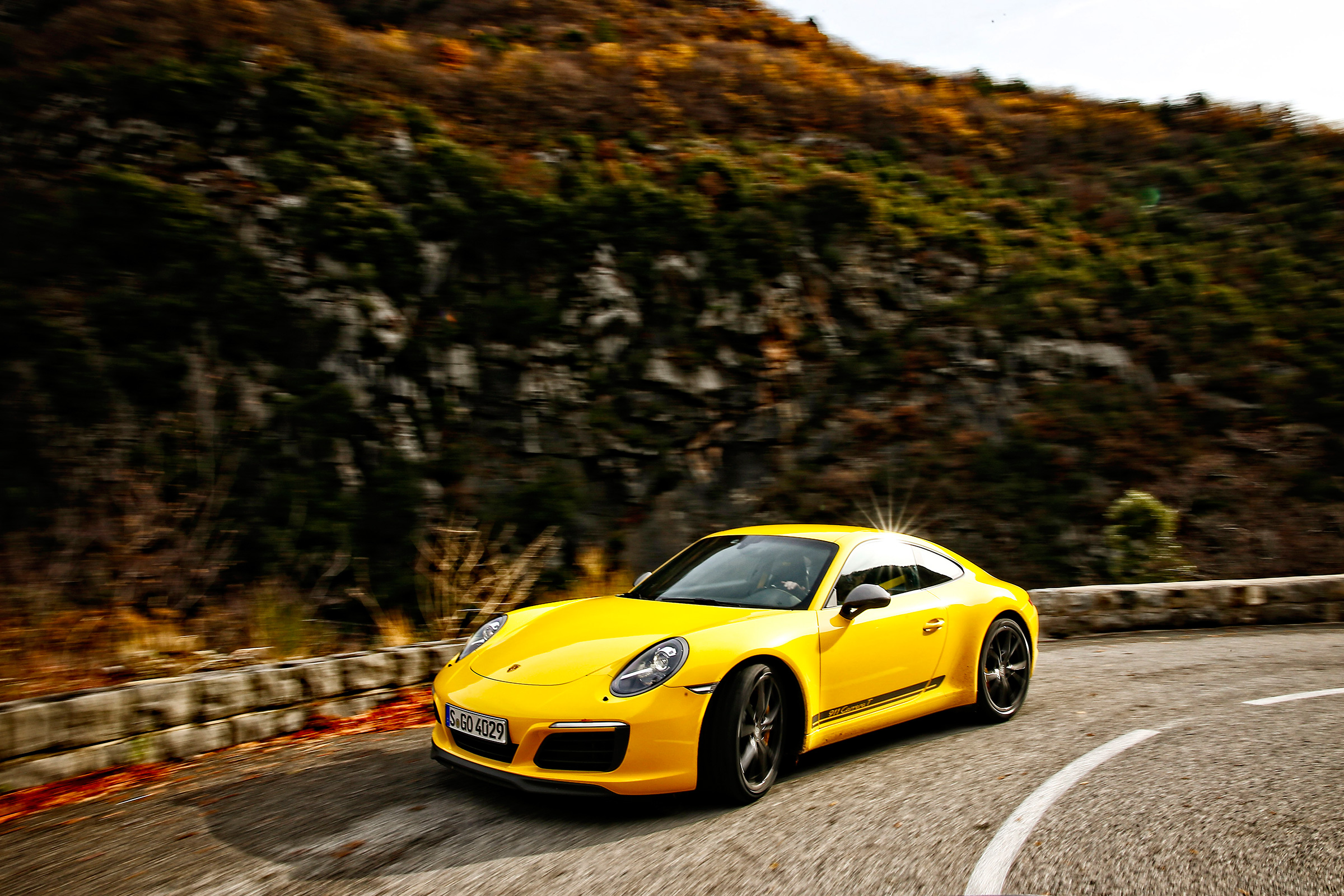 Porsche 911 Carrera T – front quarter