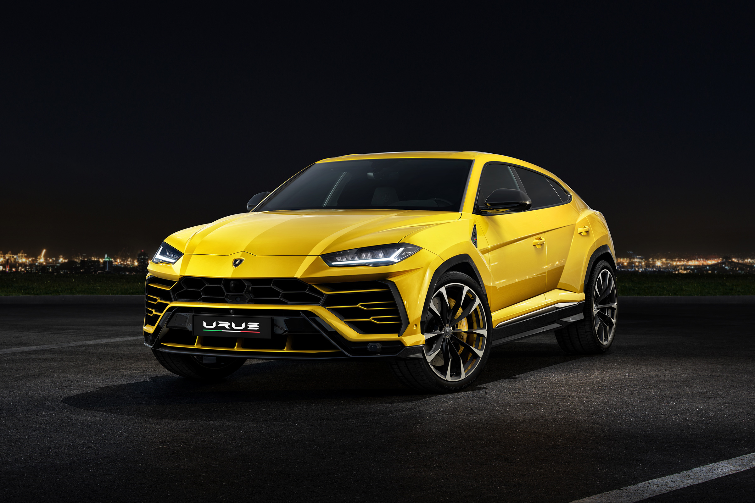 Lamborghini Urus – front quarter