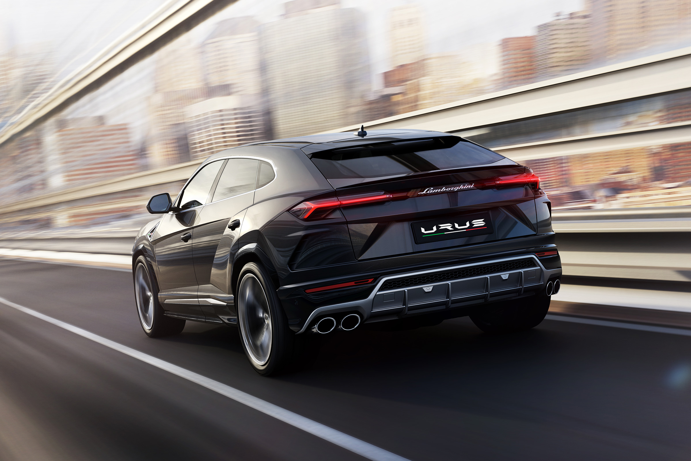 Lamborghini Urus – dynamic shot – rear quarter