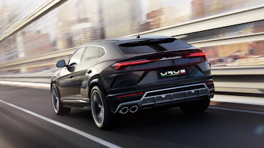 Lamborghini Urus – dynamic shot – rear quarter