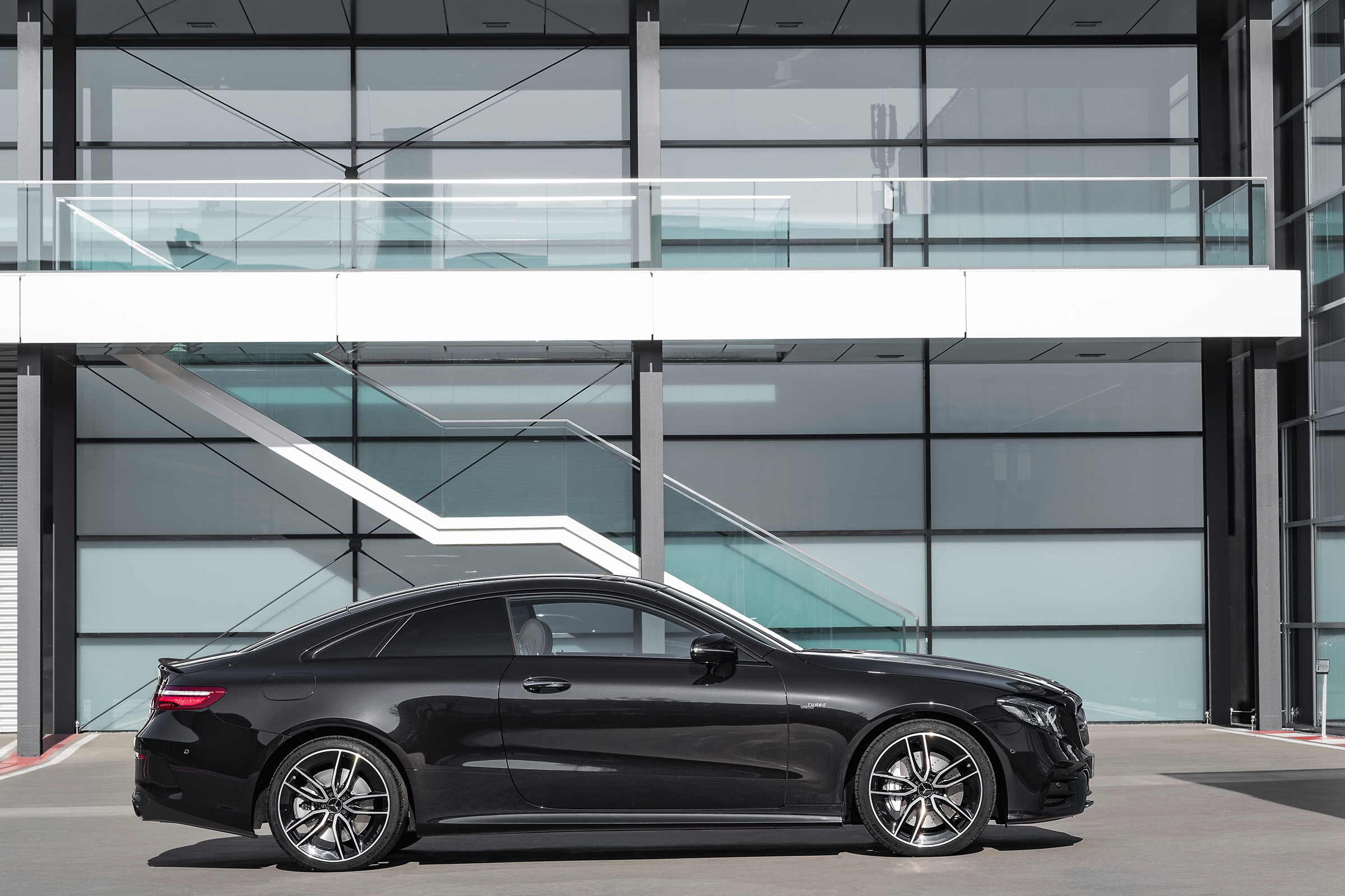 Mercedes-AMG E53 – side