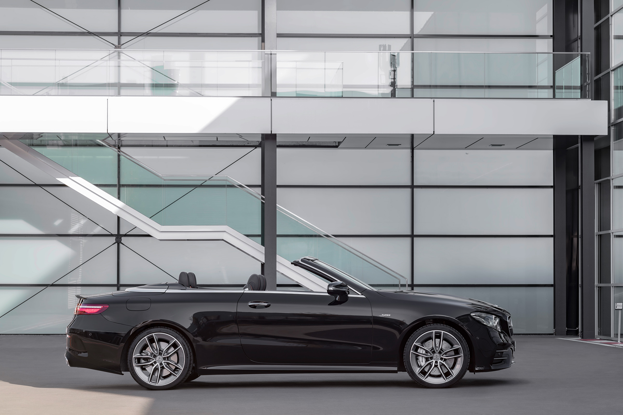 Mercedes-AMG E53 – side