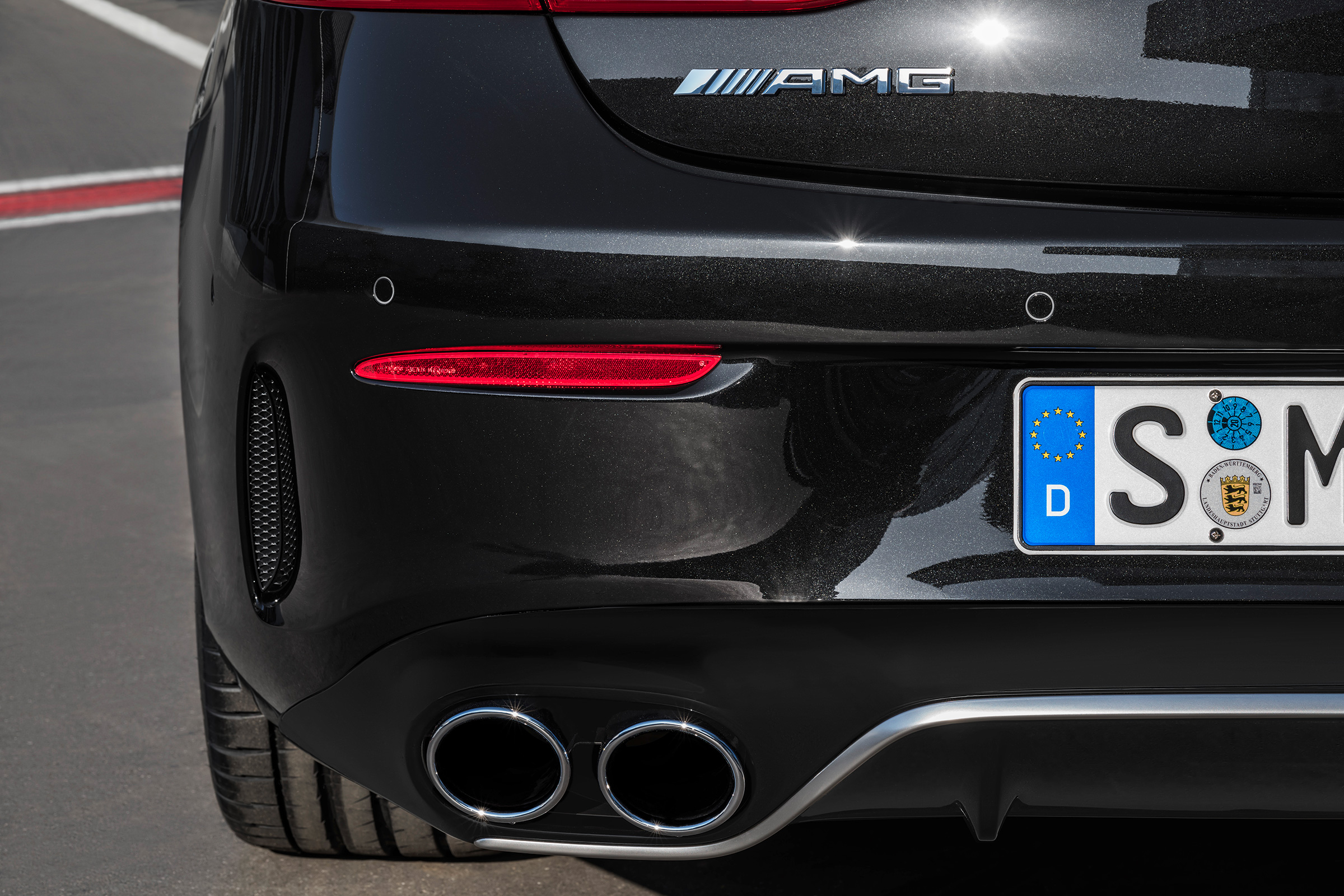 Mercedes-AMG E53 – exhaust close-up 