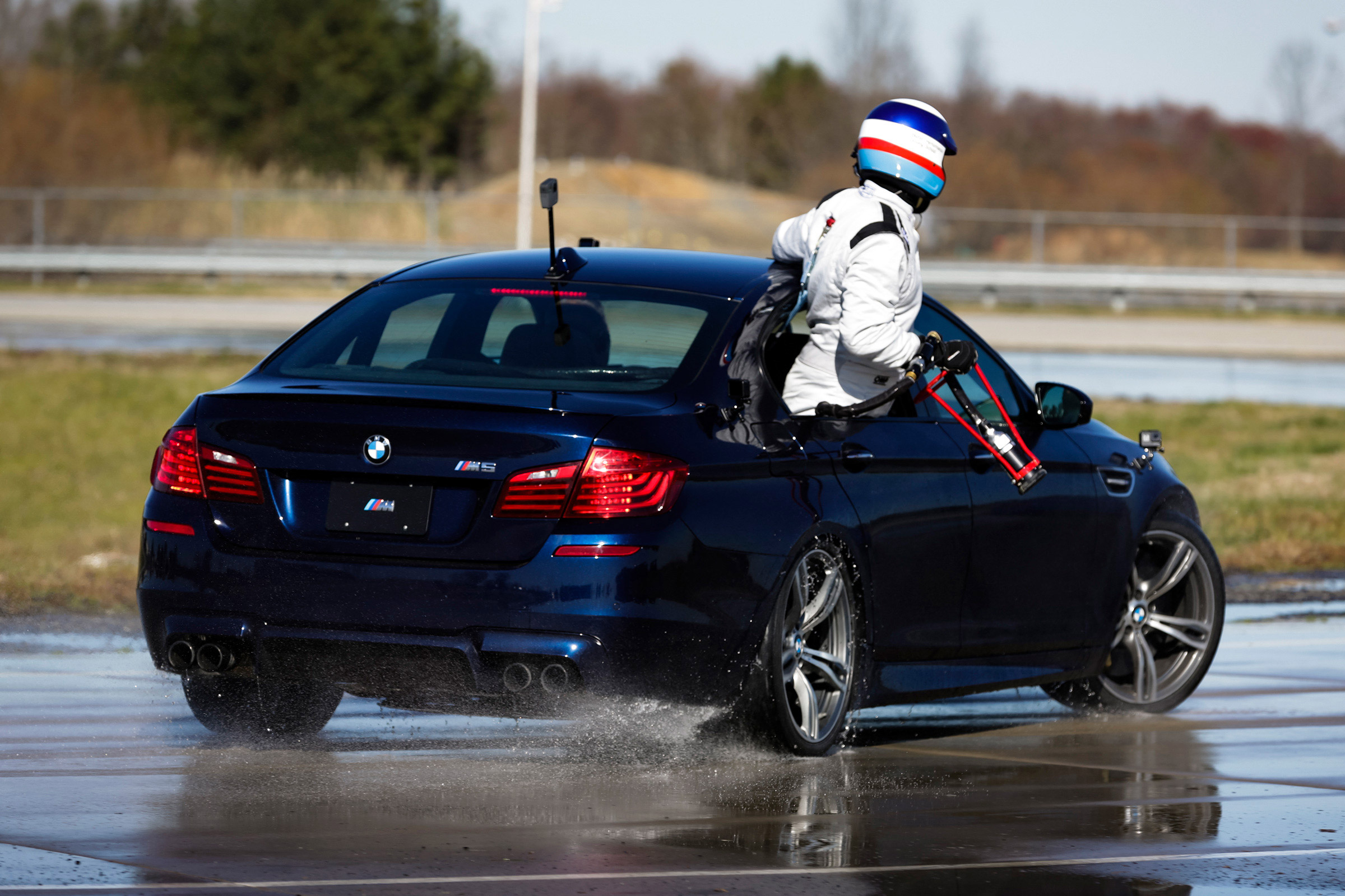 BMW M5 drift attempt - rear