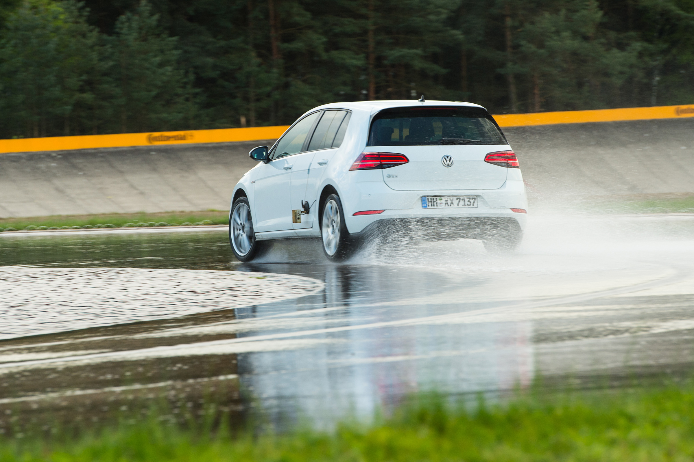 VW Golf GTI – tyre test