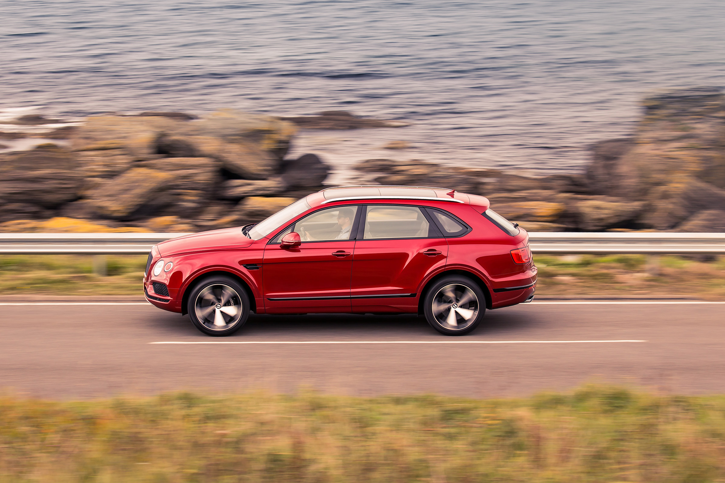 Bentley Bentayga V8 petrol - profile