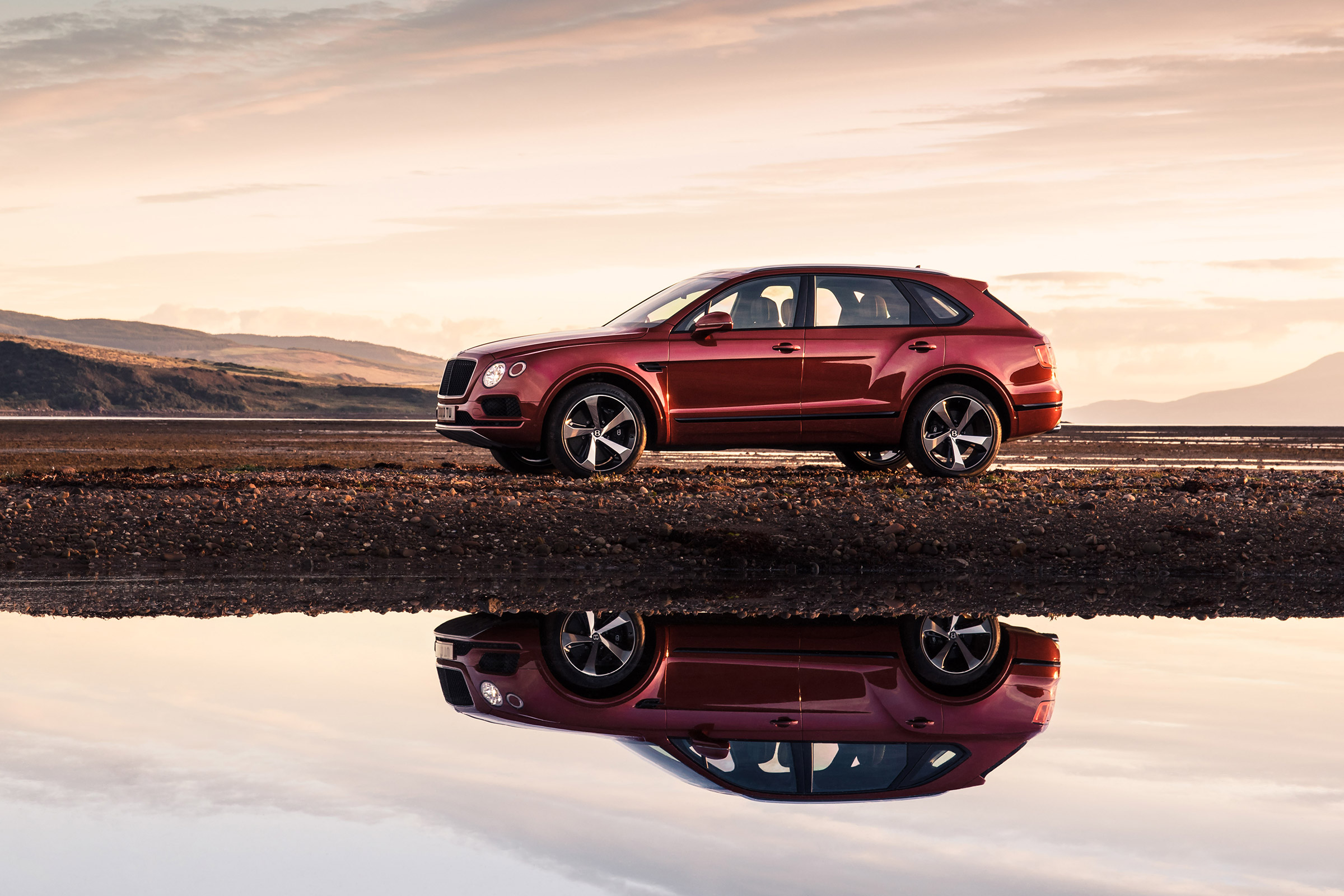 Bentley Bentayga V8 petrol - side