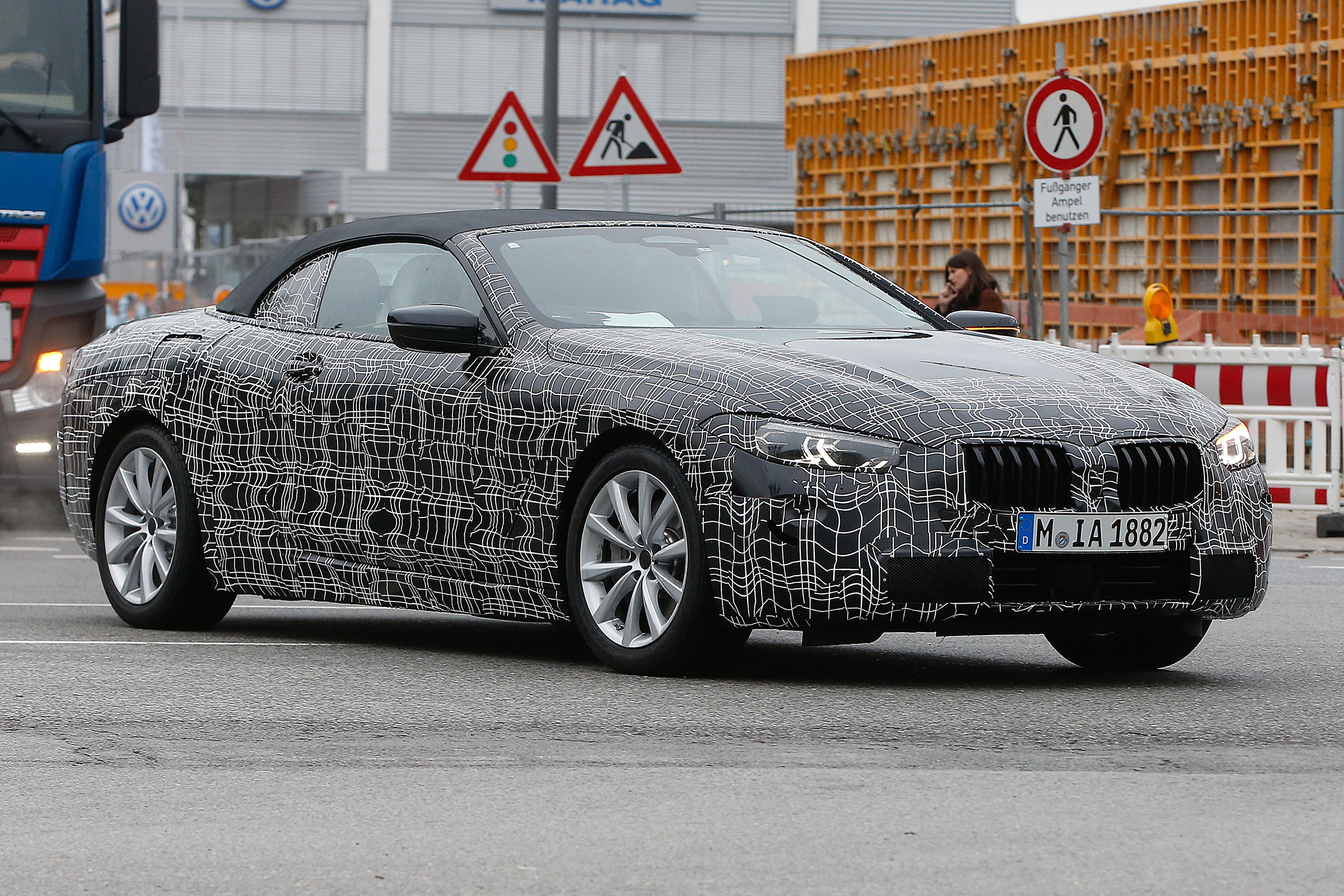 BMW 8-series Cabriolet spied - quarter