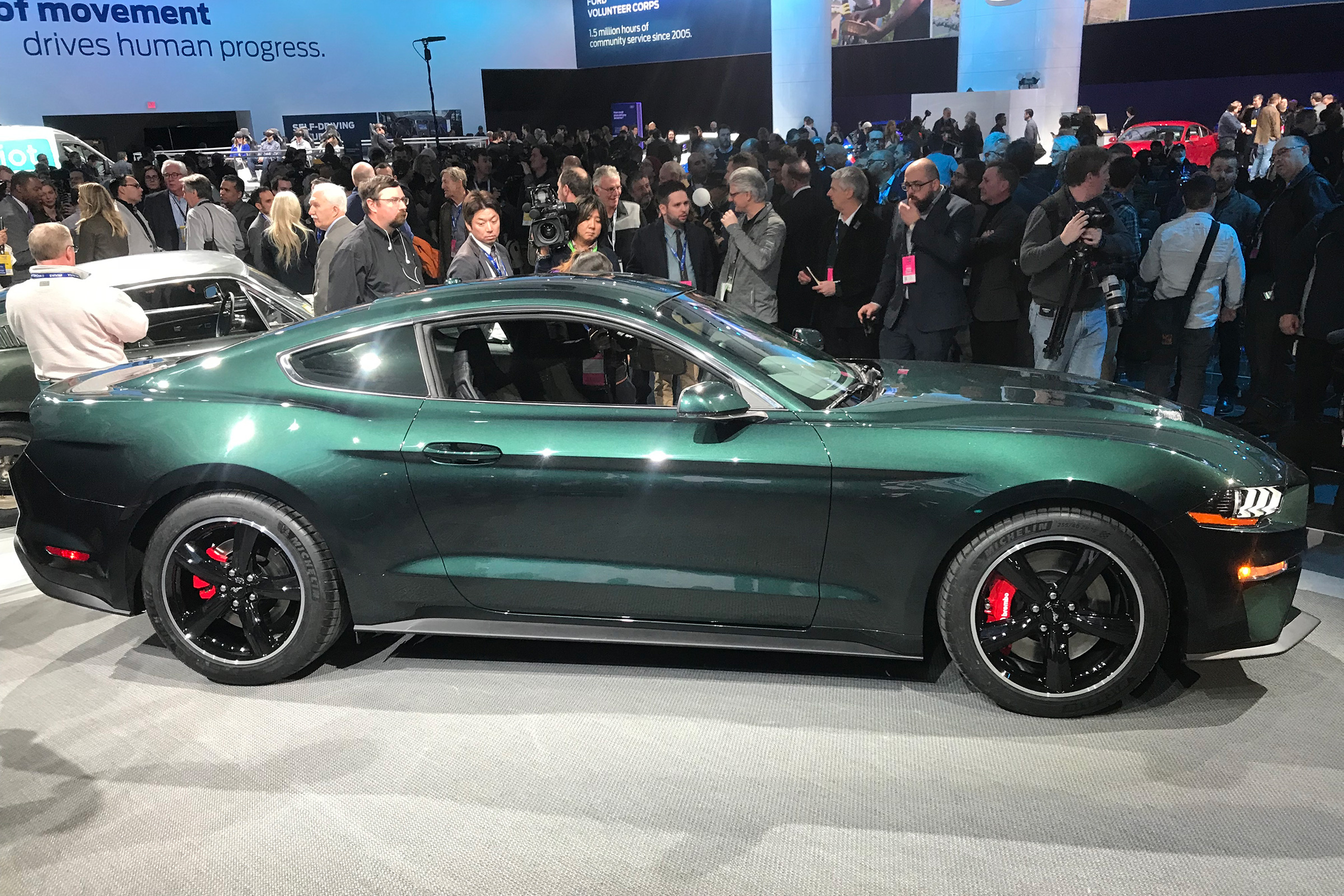 Ford Mustang Bullitt – side