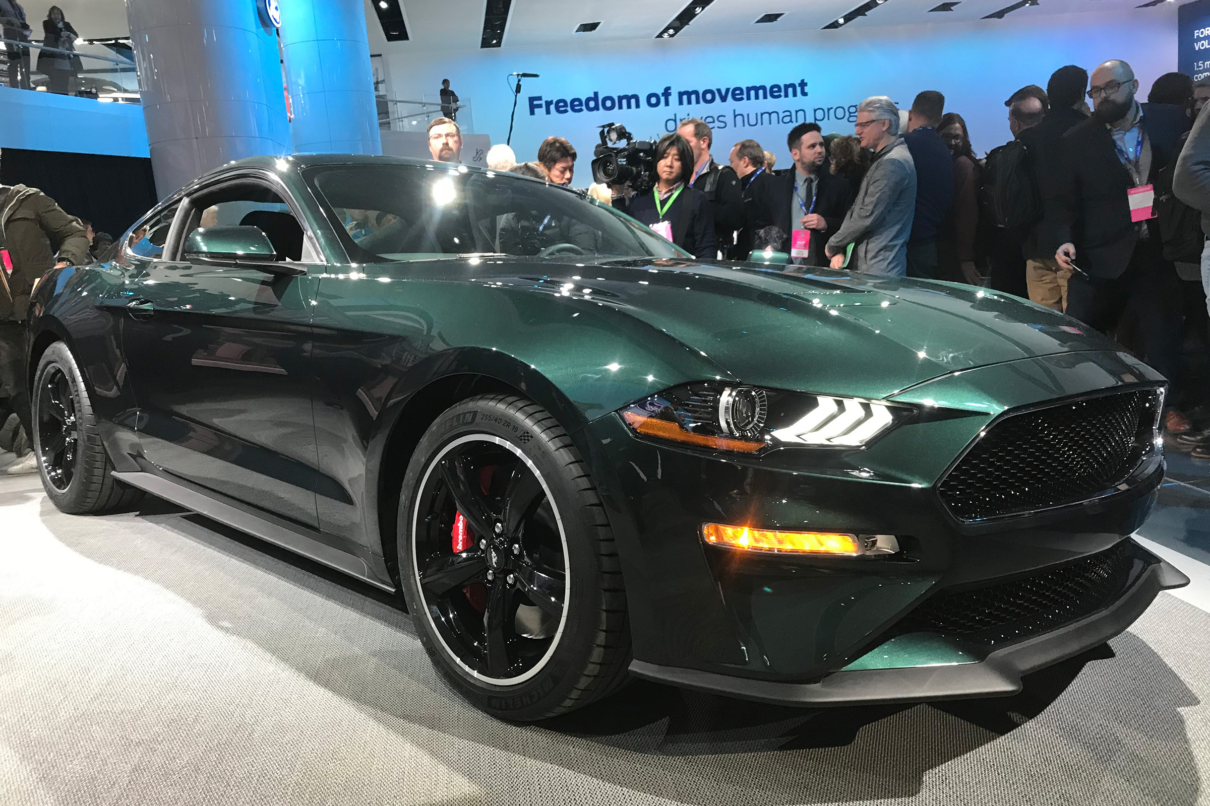 Ford Mustang Bullitt – front quarter