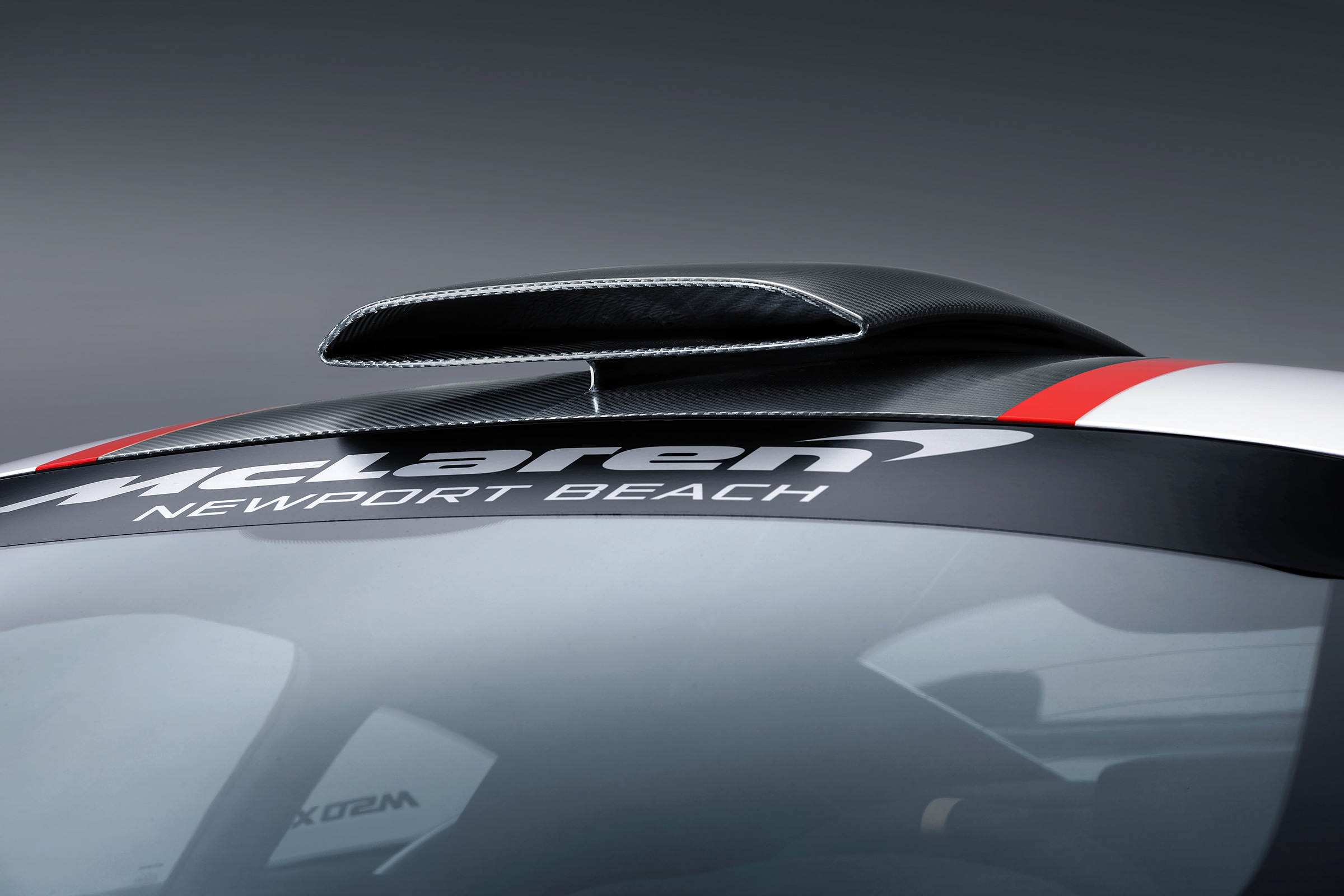 McLaren MSO X – roof scoop