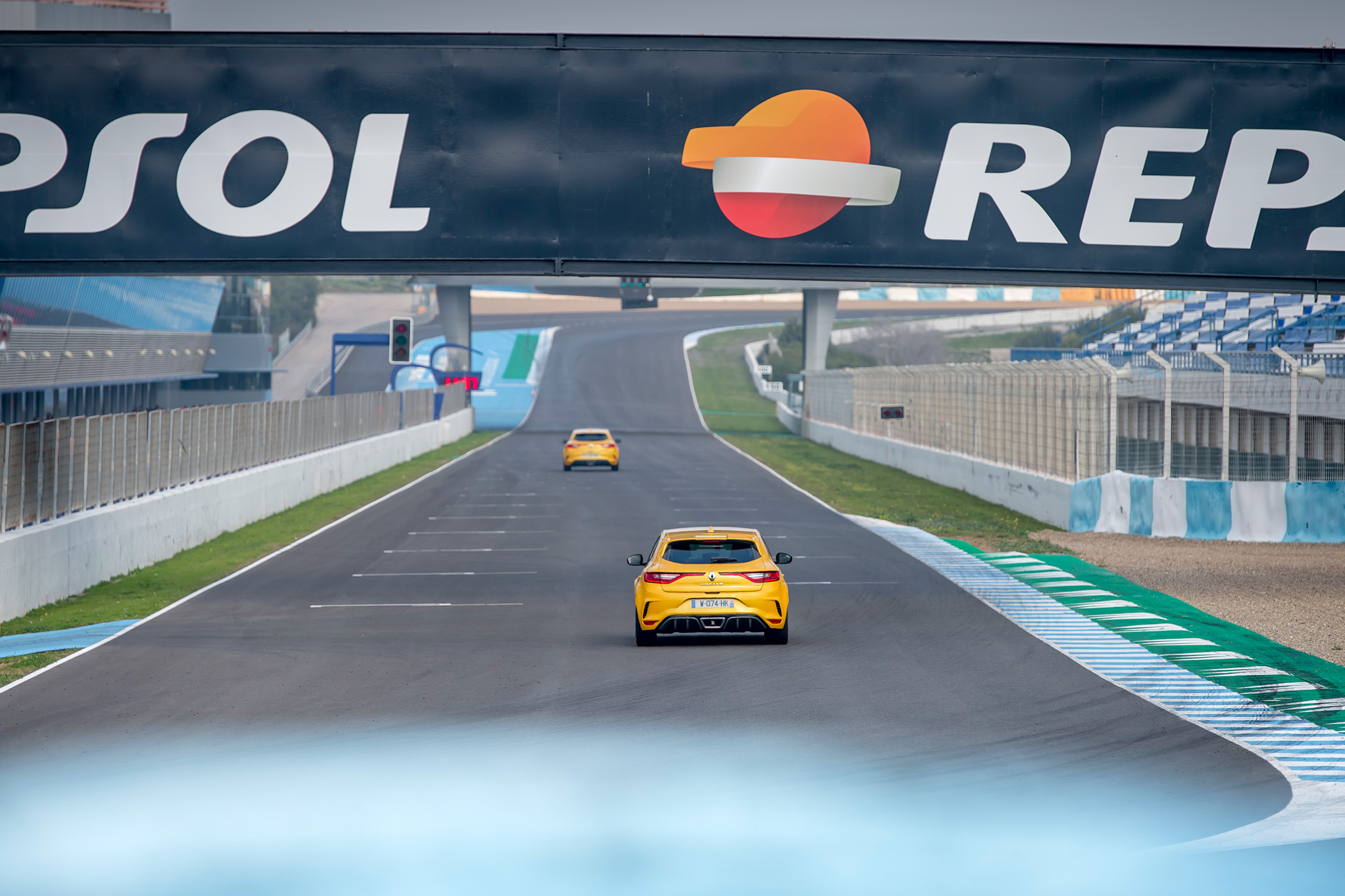 Renault Megane R.S. – rear on track