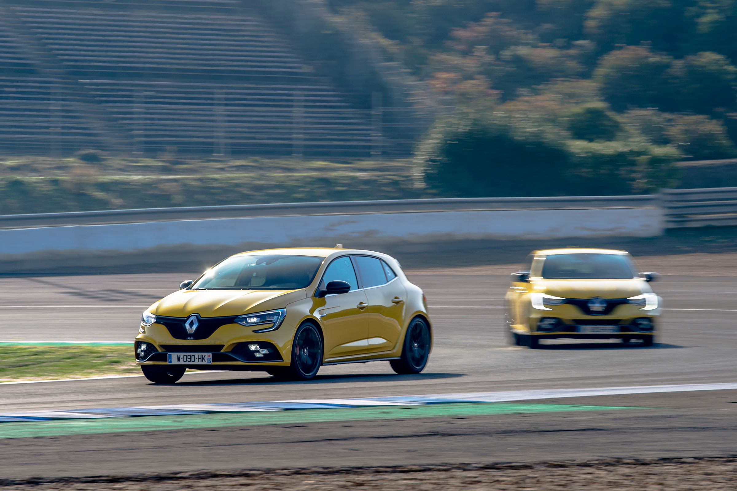 Renault Megane R.S. – front quarter cornering 