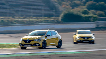 Renault Megane R.S. – front quarter cornering