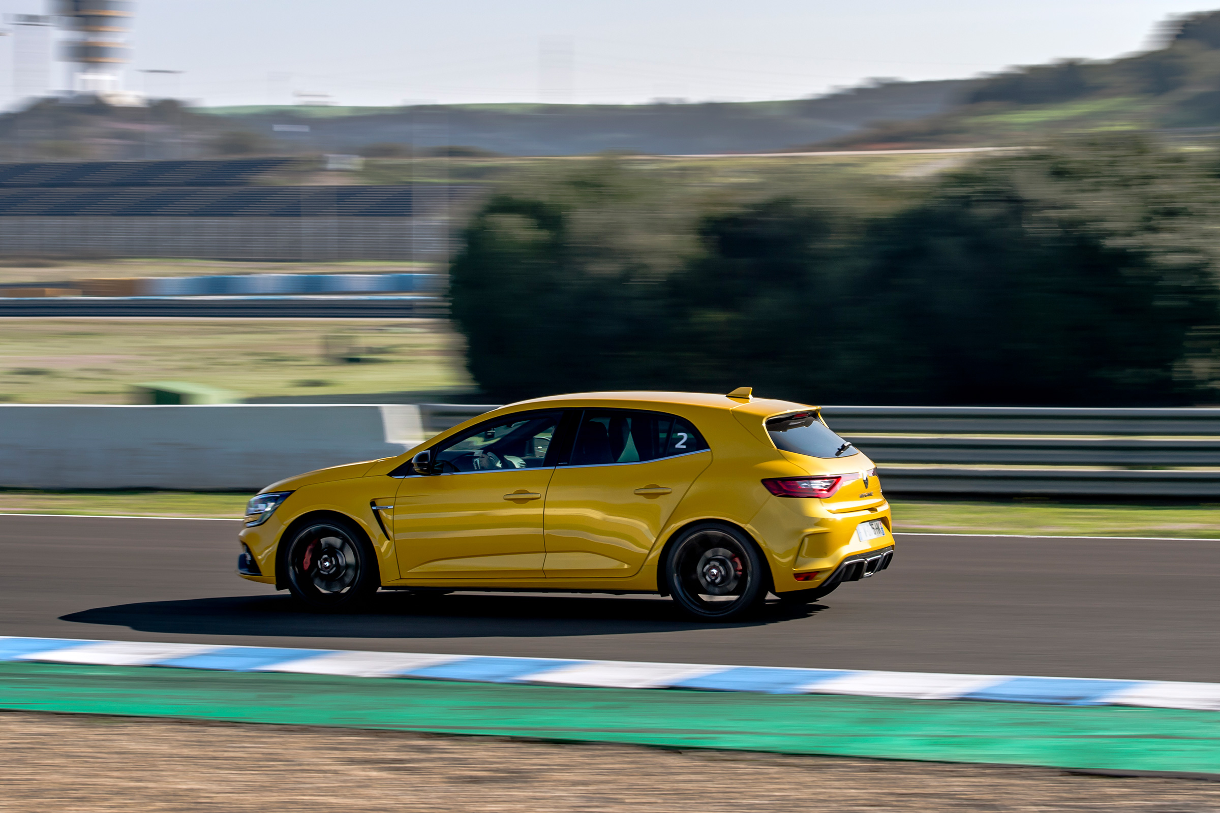 Renault Megane R.S. – side on track